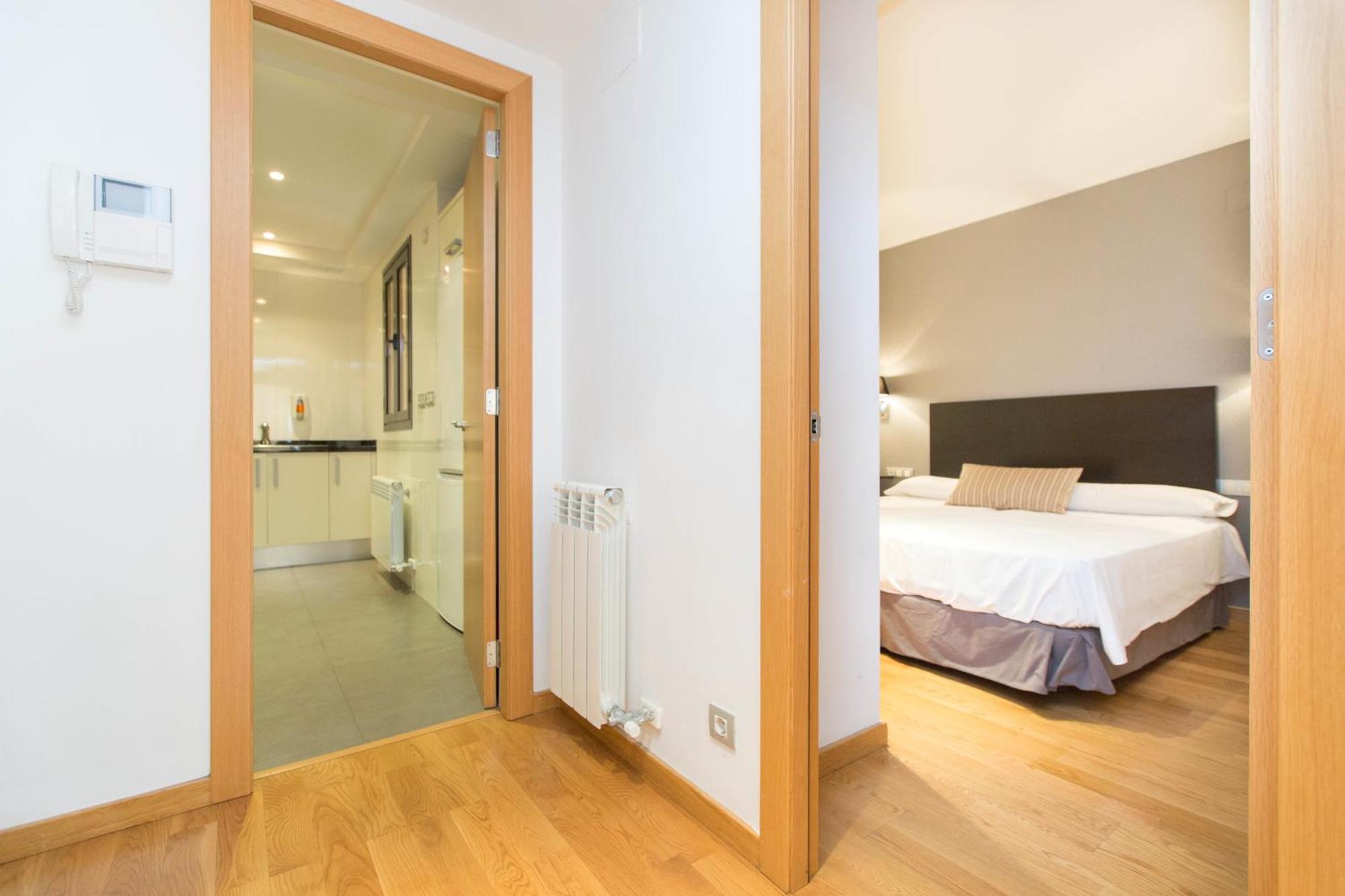 Ainb Sagrada Familia Apartments Барселона Номер фото